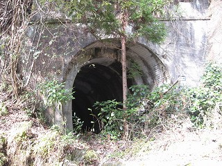 トンネル