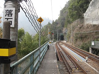 鶯巣方面