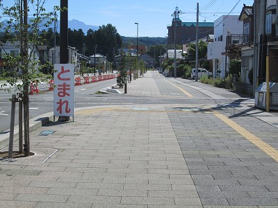 とまれ