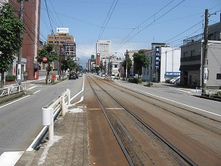 諏訪川原電停構内の様子