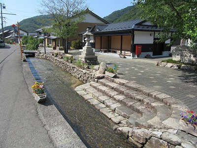 川