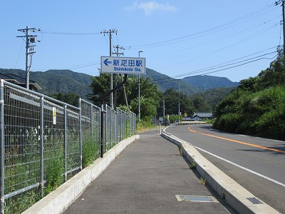 駅へ