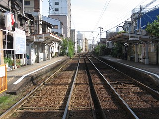 松虫電停構内
