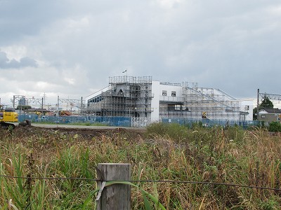東口
