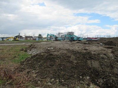 東口