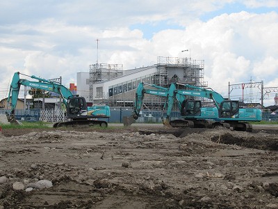 東口