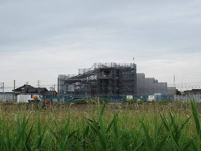東口